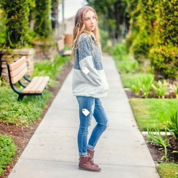 1 LEFT‼️ Fuzzy 3/4 Zip Sherpa Pullover - Picture 6 of 6